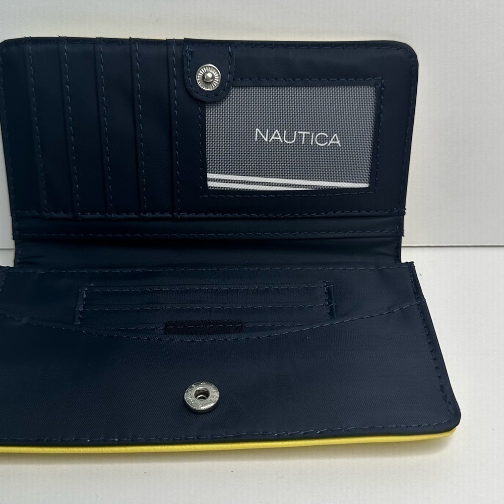 NWT  Logo Nautica Woman’s Wallet Brand With RFID Blocker - Picture 5 of 9